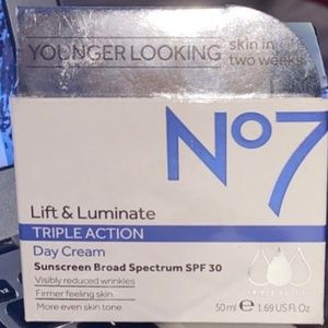 No7 Lift & Luminate Day cream